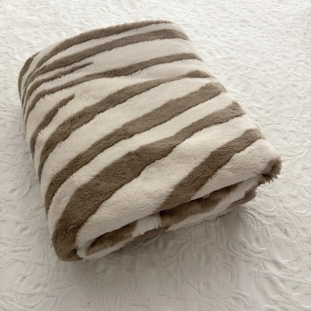 Vtg Pier 1 Imports Neutral Zebra Print Plush Faux Fur Blanket Soft Throw 50x62